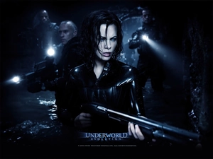 Underworld, Weapons, Kate Beckinsale, tunnel